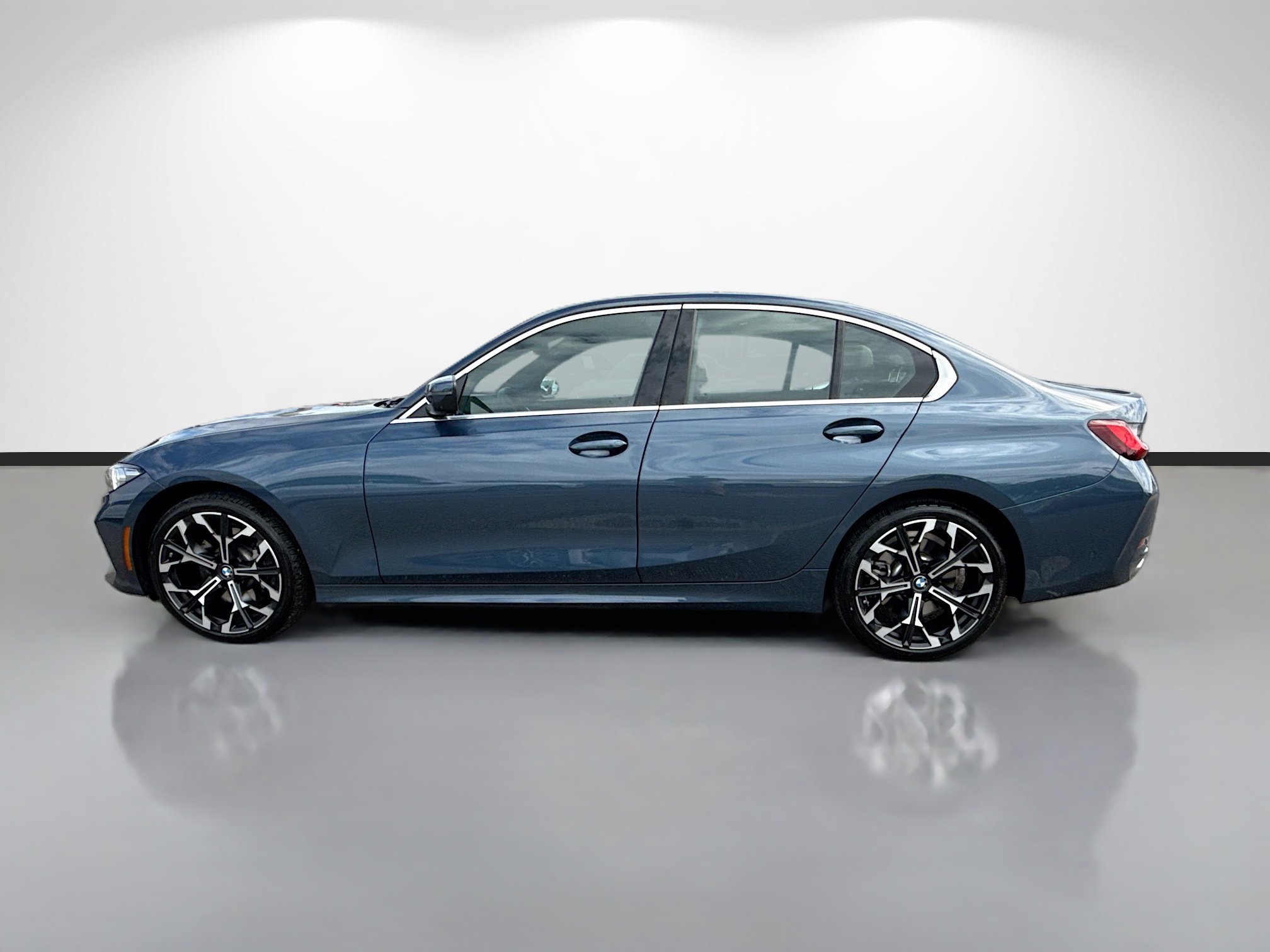 Used 2025 BMW 330i Sedan RWD image 6