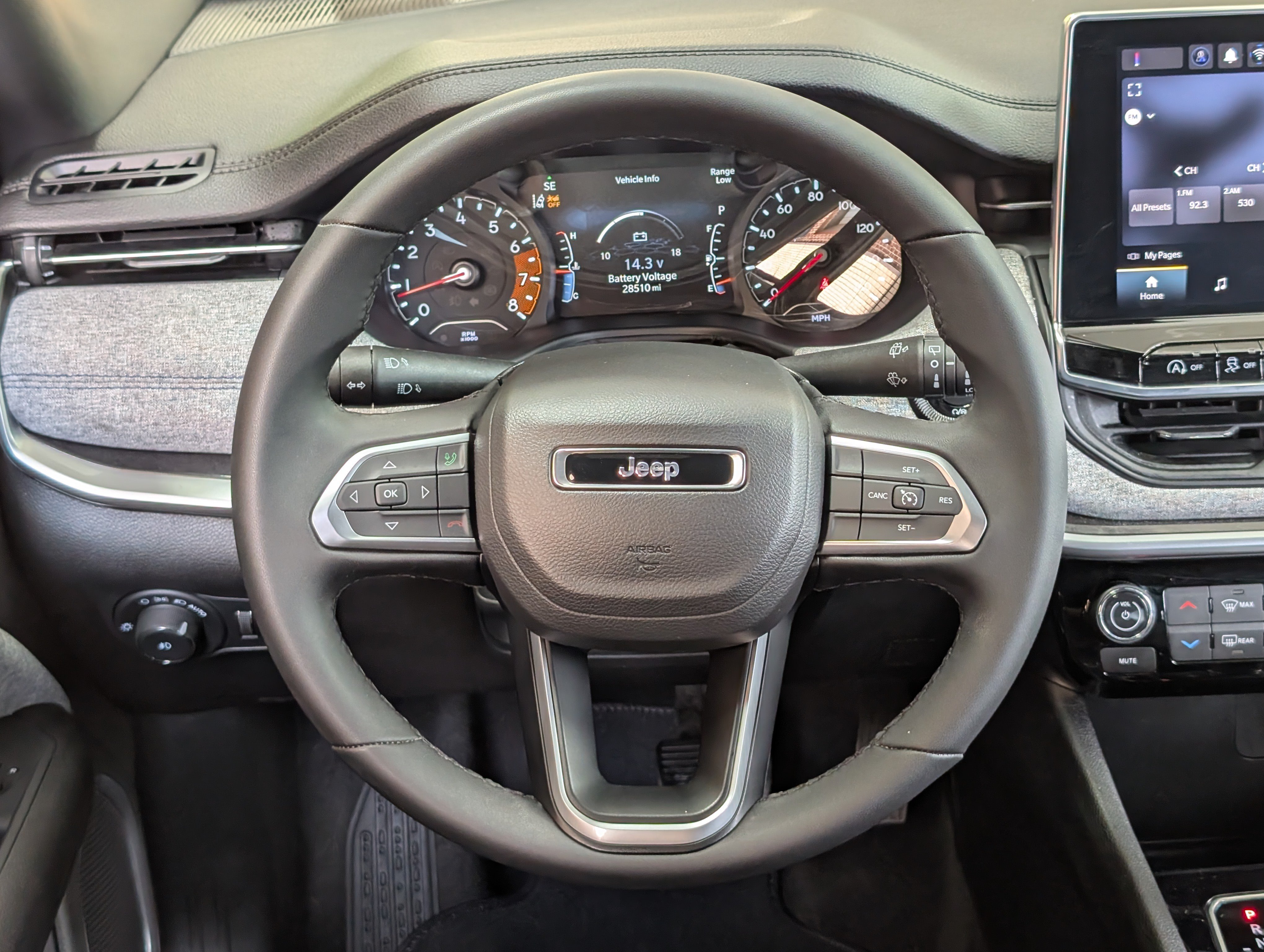 Used 2024 Jeep Compass Latitude AWD/4WD image 23