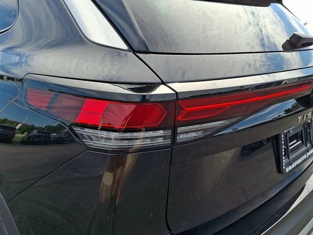 Certified 2025 Volkswagen Tiguan S w/ 18" Wheel Package AWD/4WD image 13