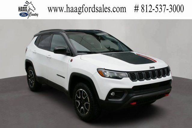 Used 2025 Jeep Compass Trailhawk image 1