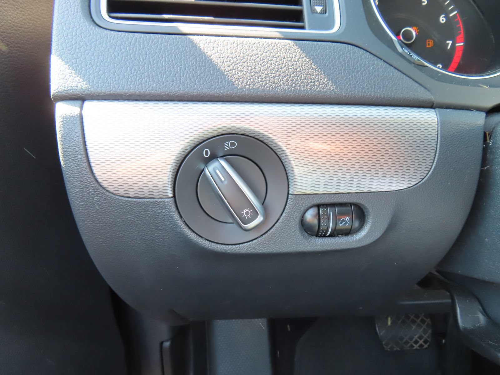Used 2016 Volkswagen Jetta SE FWD image 12