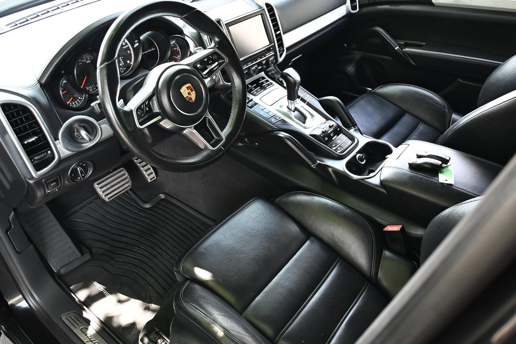 Used 2015 Porsche Cayenne Turbo AWD/4WD image 27