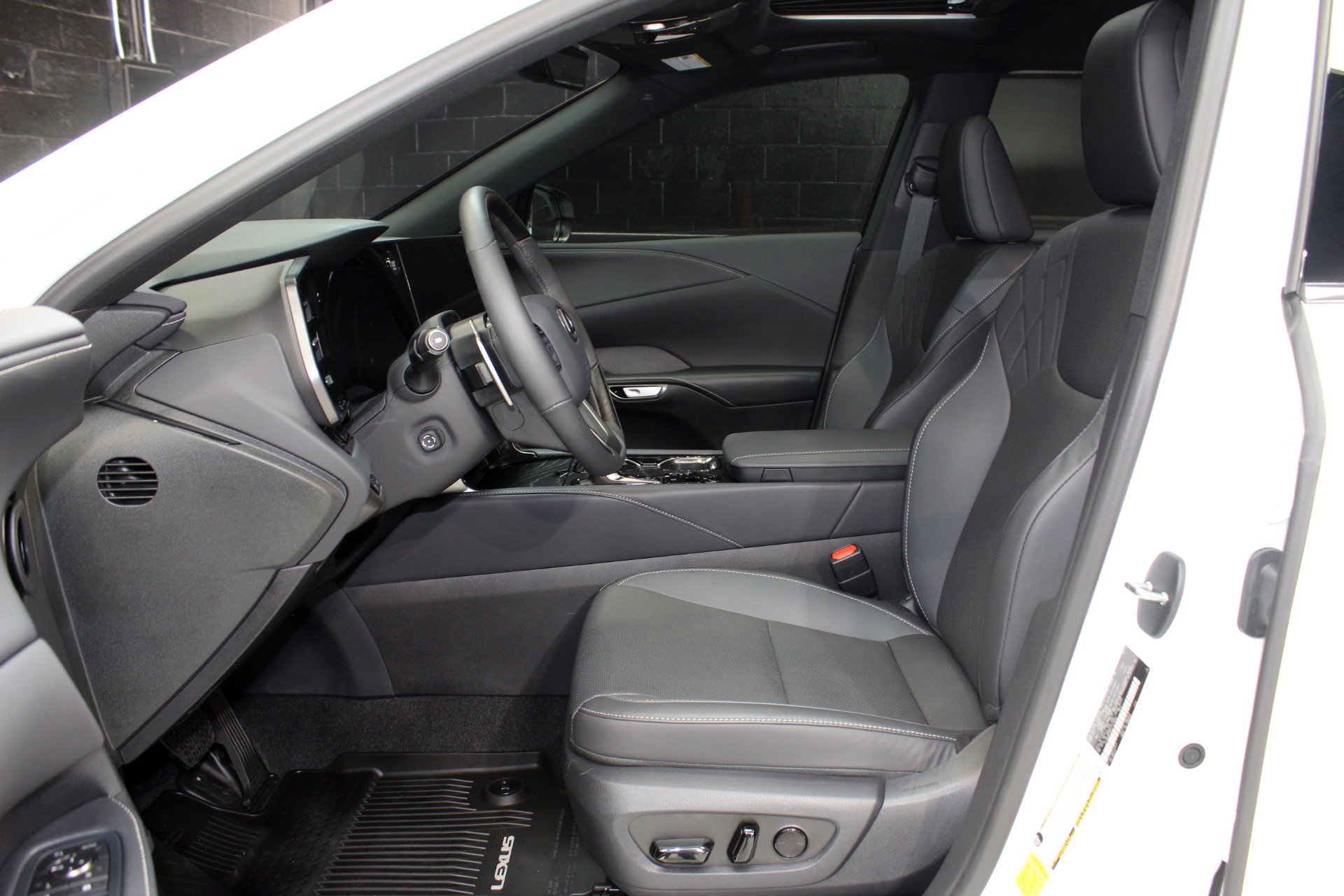 Used 2025 Lexus RX 350 F Sport w/ Convenience Package image 34