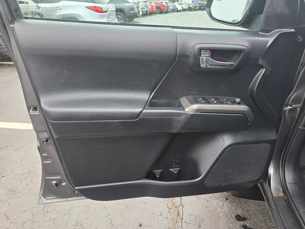 Used 2016 Toyota Tacoma TRD Off-Road w/ Towing Package image 17