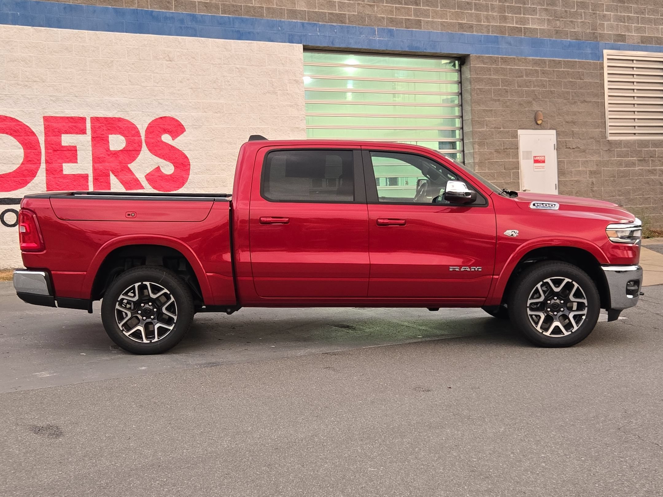 New 2027 RAM 1500 Laramie AWD/4WD image 8