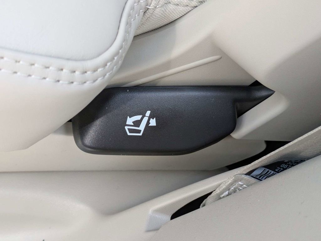 New 2026 Volvo XC90 T8 Ultra w/ Lounge Package image 18