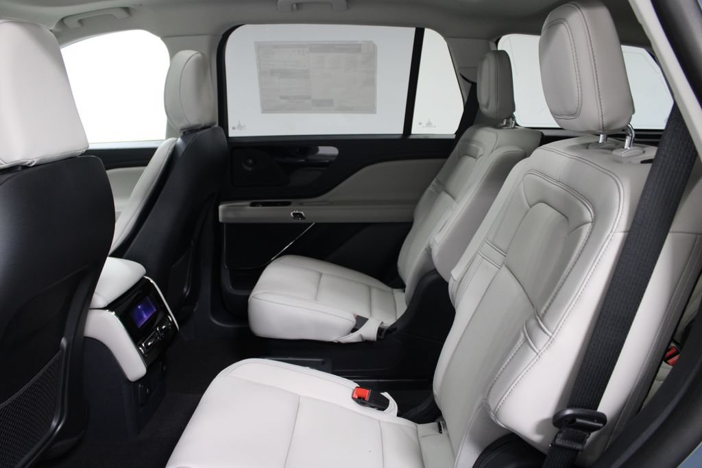 New 2026 Lincoln Aviator Reserve w/ Illumination Package RWD image 17