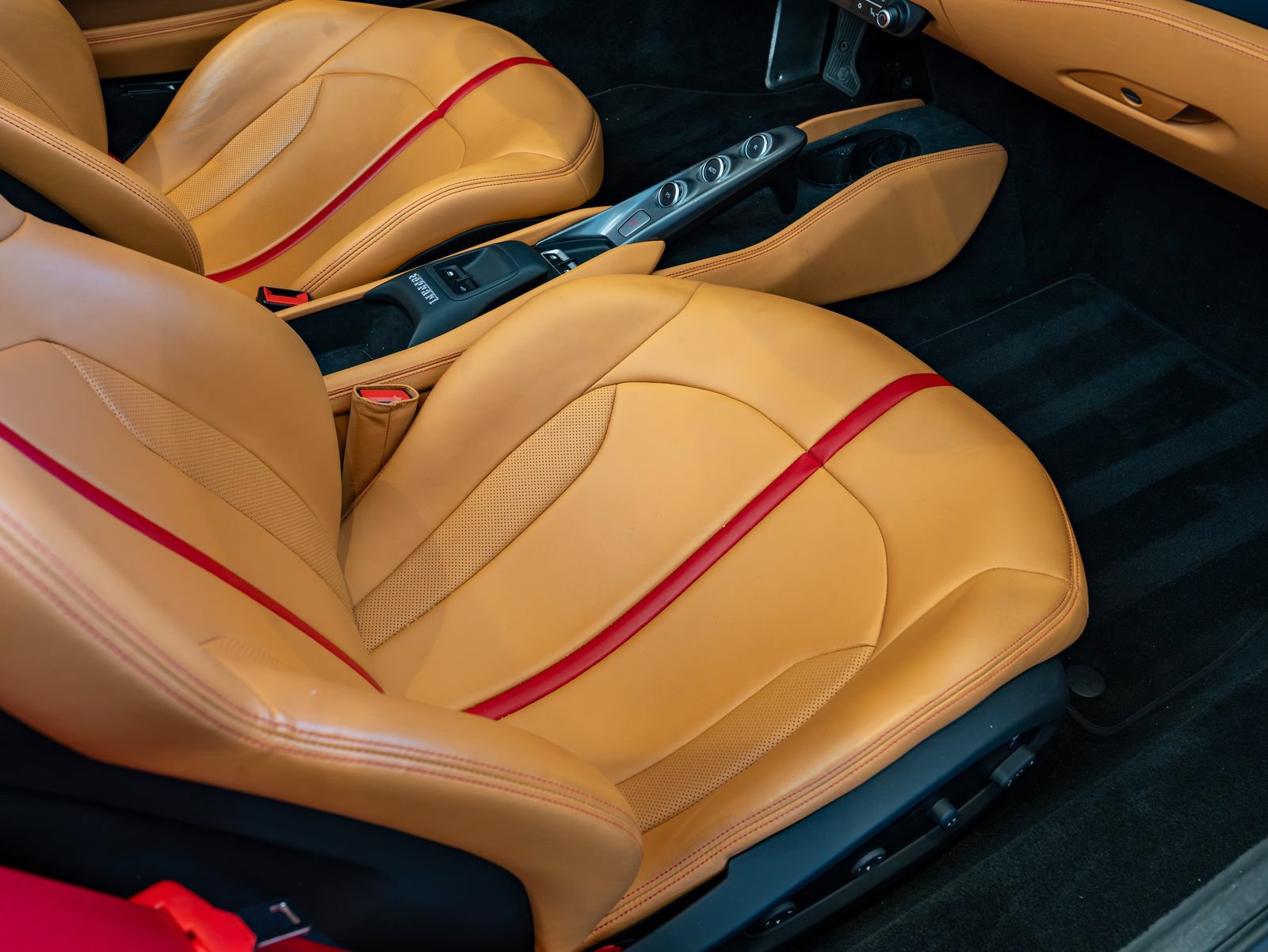 Certified 2021 Ferrari F8 Tributo RWD image 20