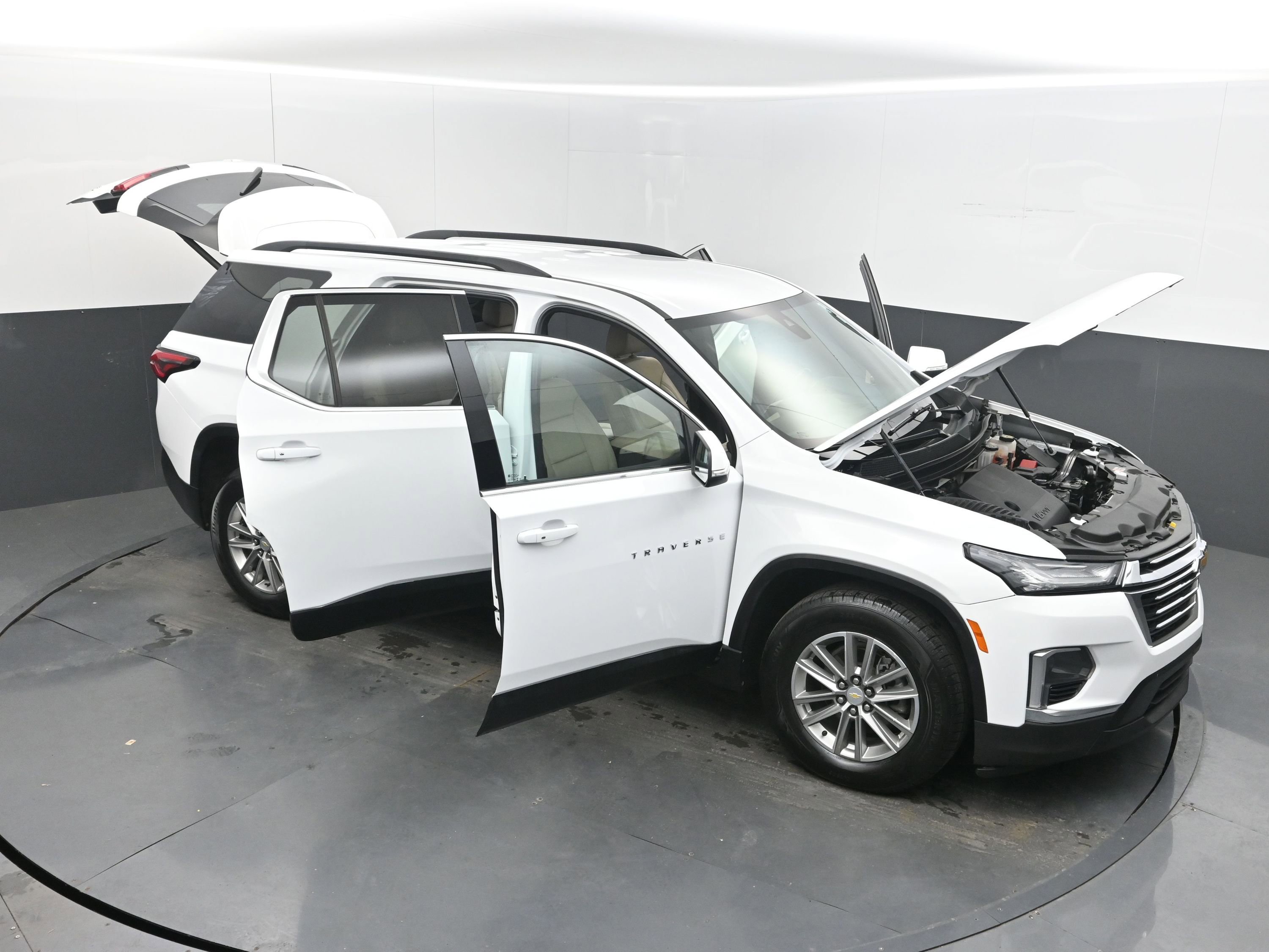 Used 2022 Chevrolet Traverse LT AWD/4WD image 38