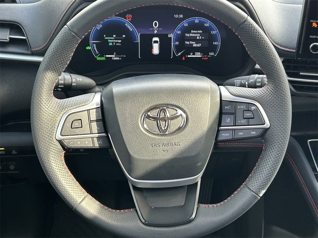 Used 2025 Toyota Sienna XSE image 33