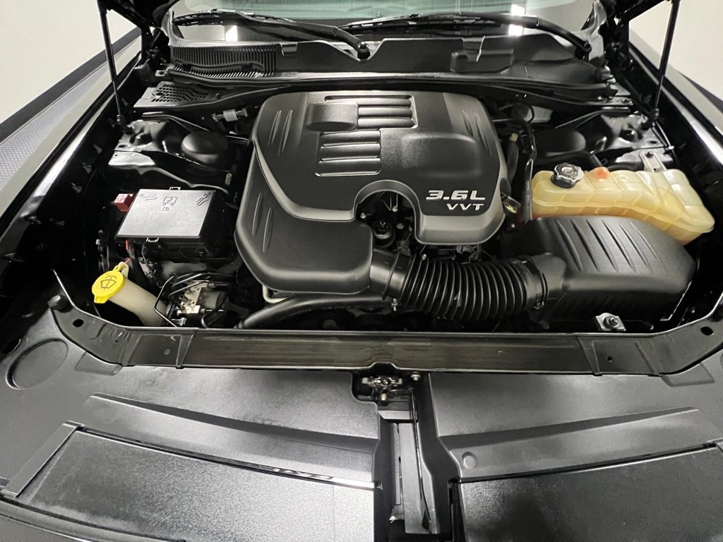 Used 2016 Dodge Challenger SXT Plus image 18