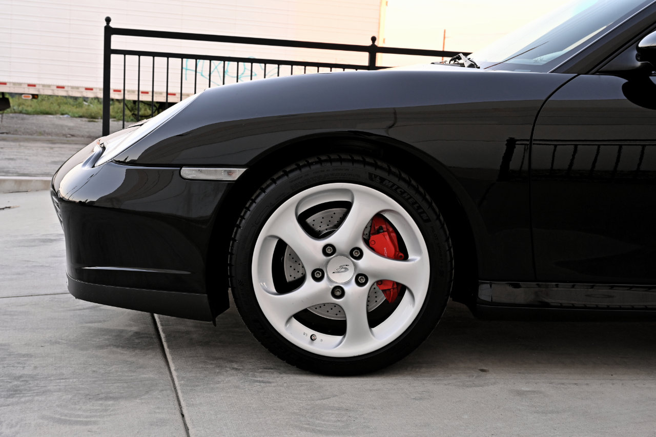 Used 2004 Porsche 911 Carrera 4S AWD/4WD image 33