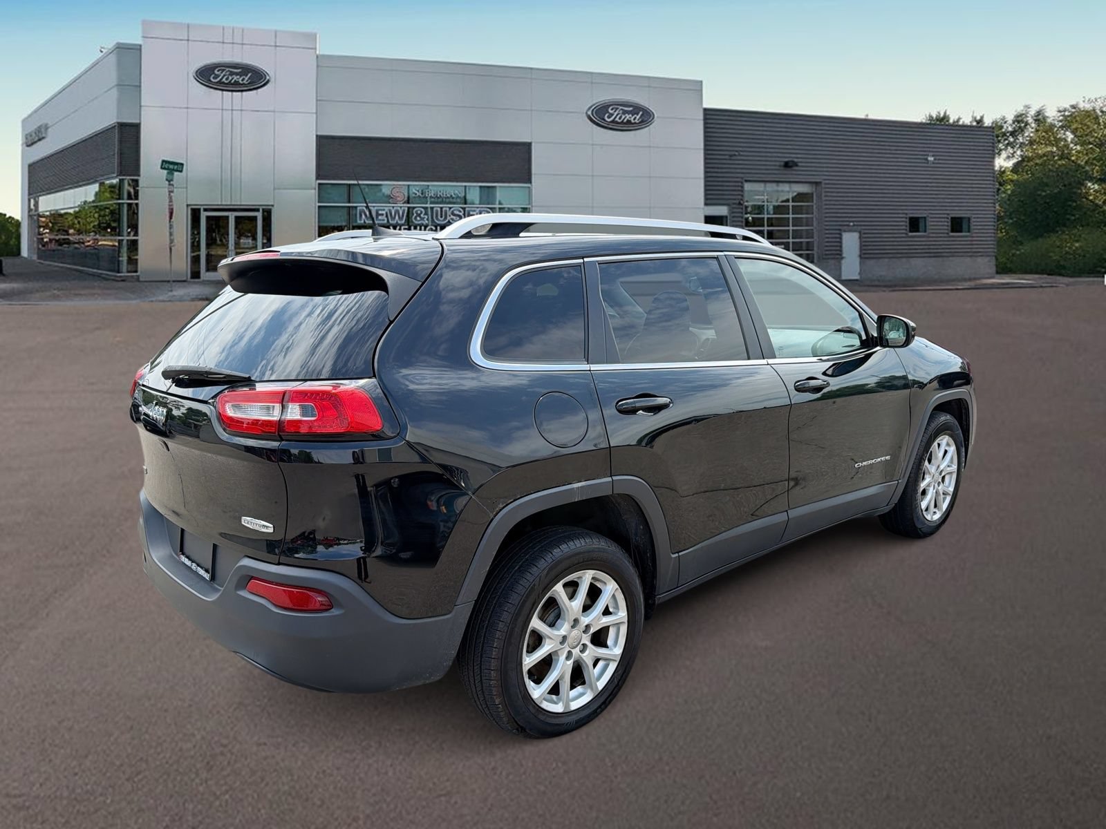 Used 2017 Jeep Cherokee Latitude w/ Cold Weather Group AWD/4WD image 9