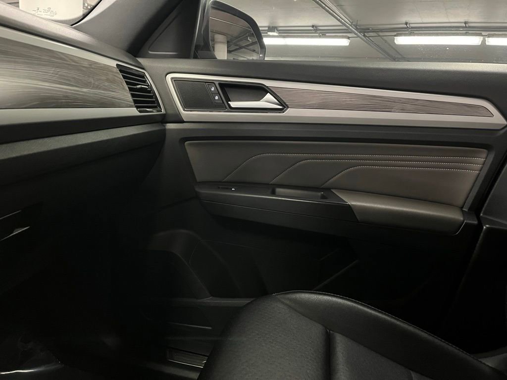 Used 2022 Volkswagen Atlas Cross Sport SE w/ Panoramic Sunroof Package image 31