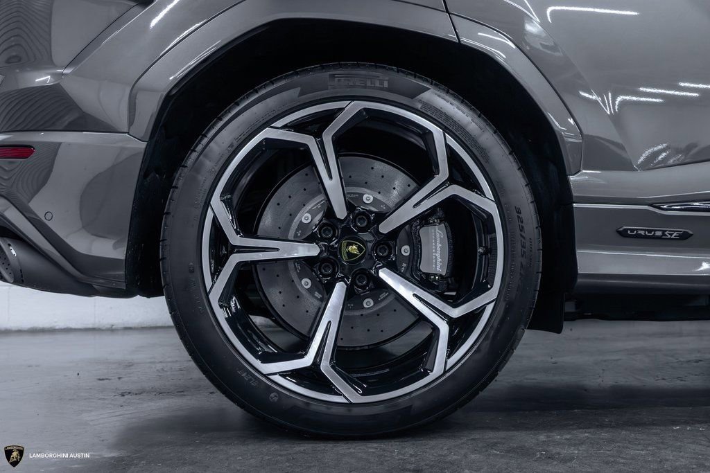 Used 2025 Lamborghini Urus Performante AWD/4WD image 16