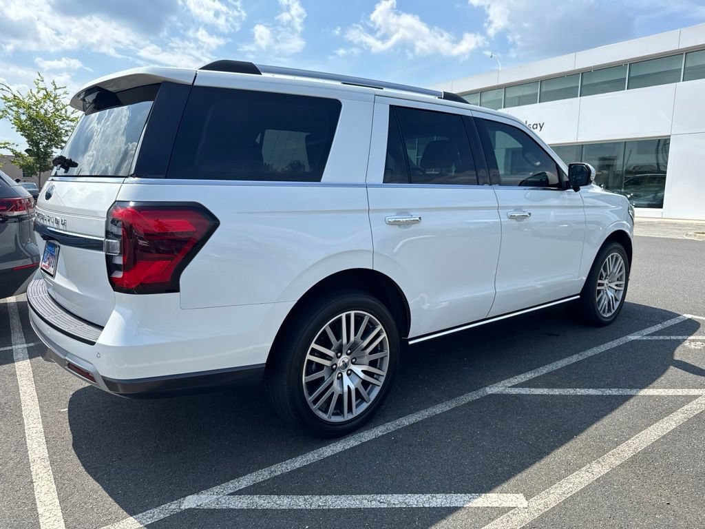 Used 2024 Ford Expedition Limited AWD/4WD image 4