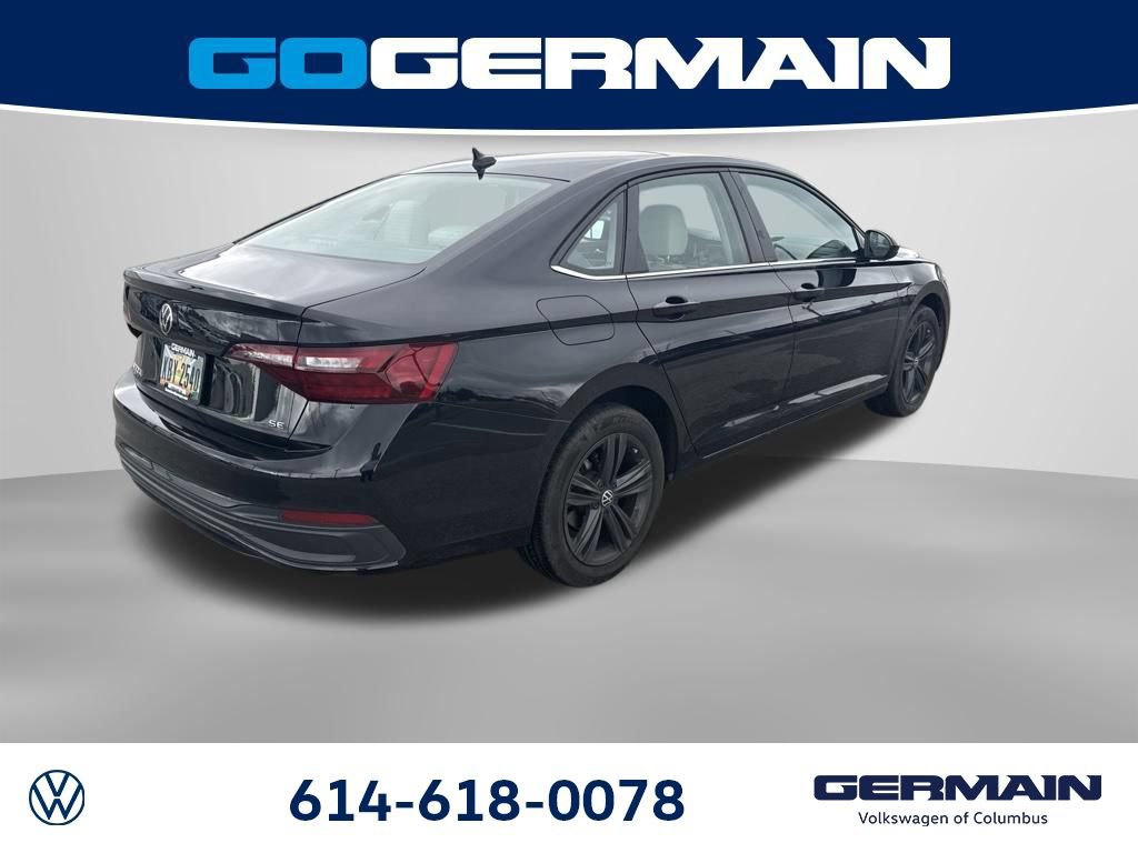 Used 2023 Volkswagen Jetta SE w/ Panoramic Sunroof Package FWD image 6