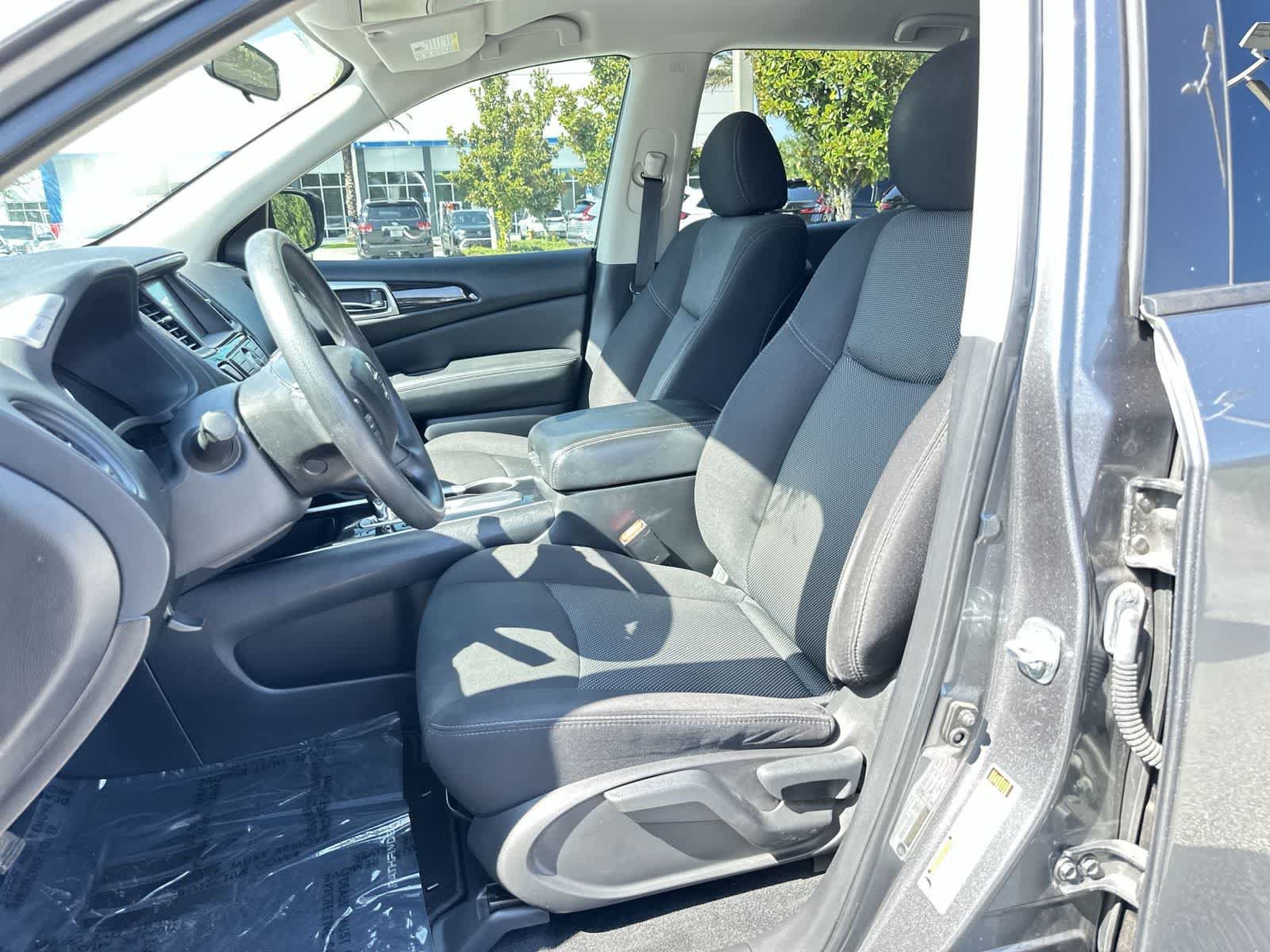 Used 2020 Nissan Pathfinder S FWD image 14