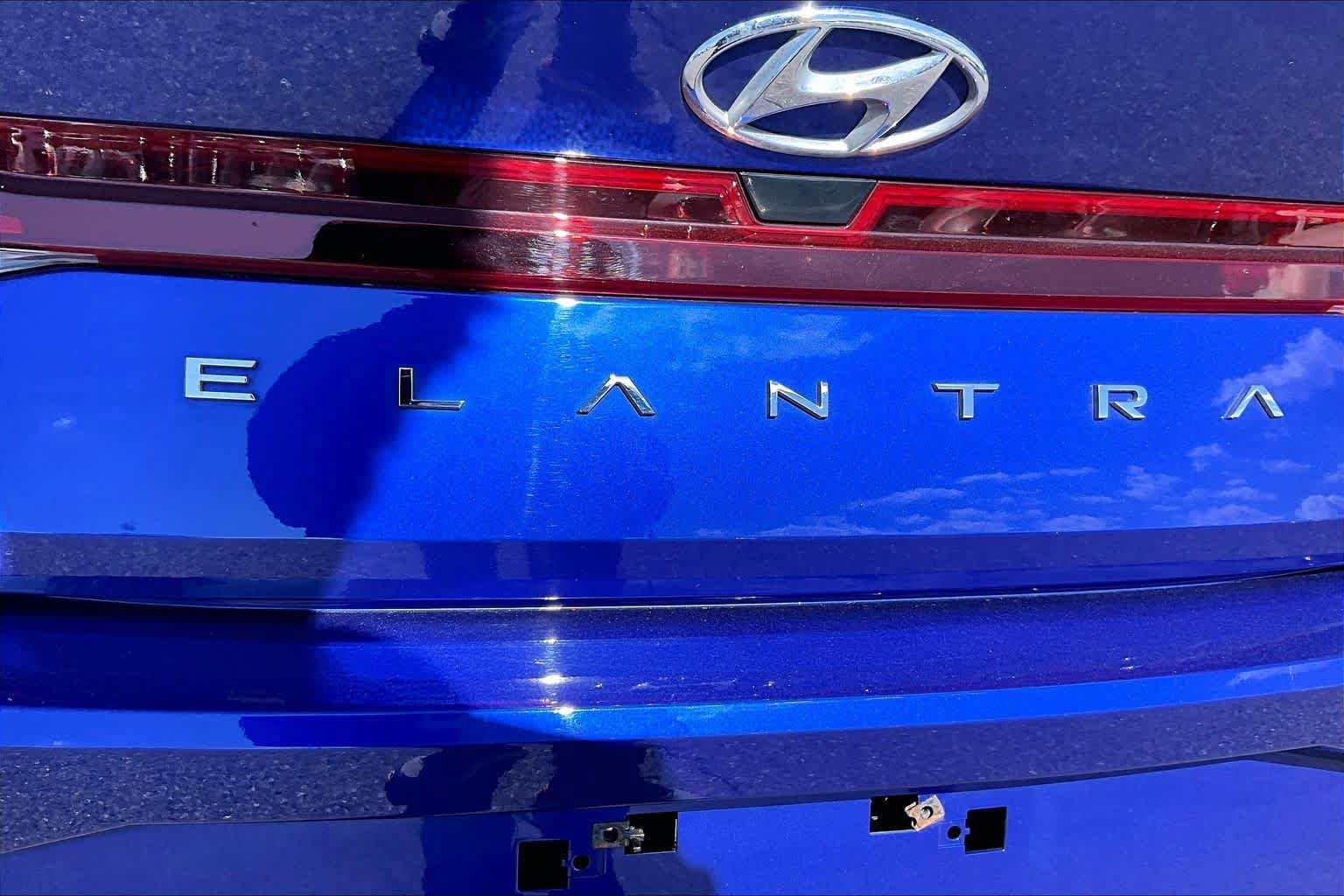 Used 2023 Hyundai Elantra SE FWD image 10