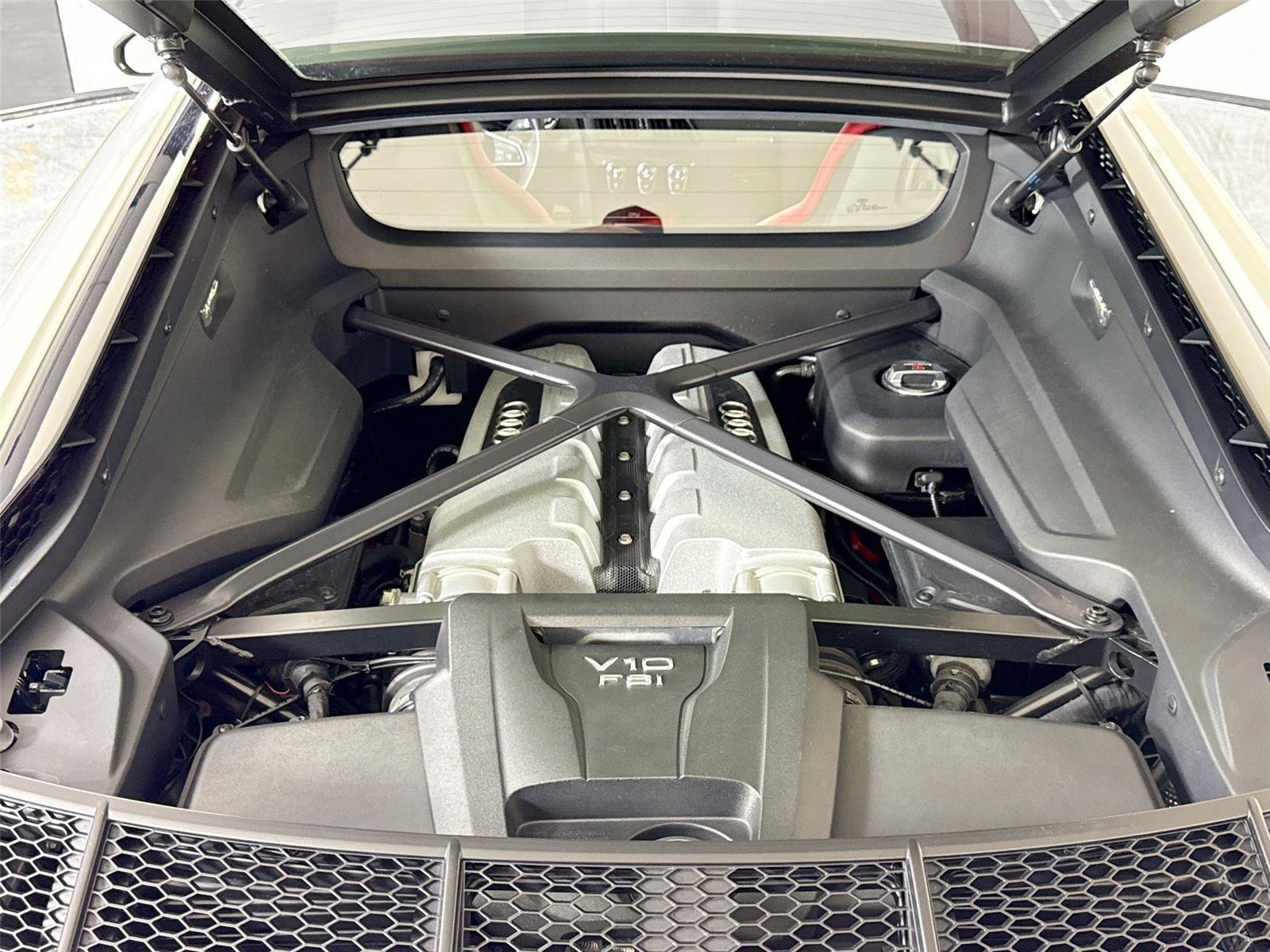 Used 2018 Audi R8 V10 w/ Premium Package image 25