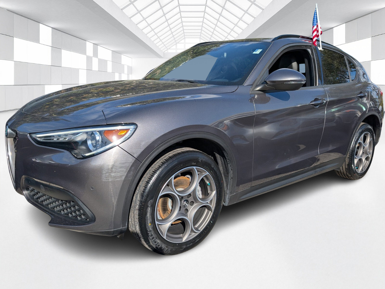 Used 2023 Alfa Romeo Stelvio Sprint image 3