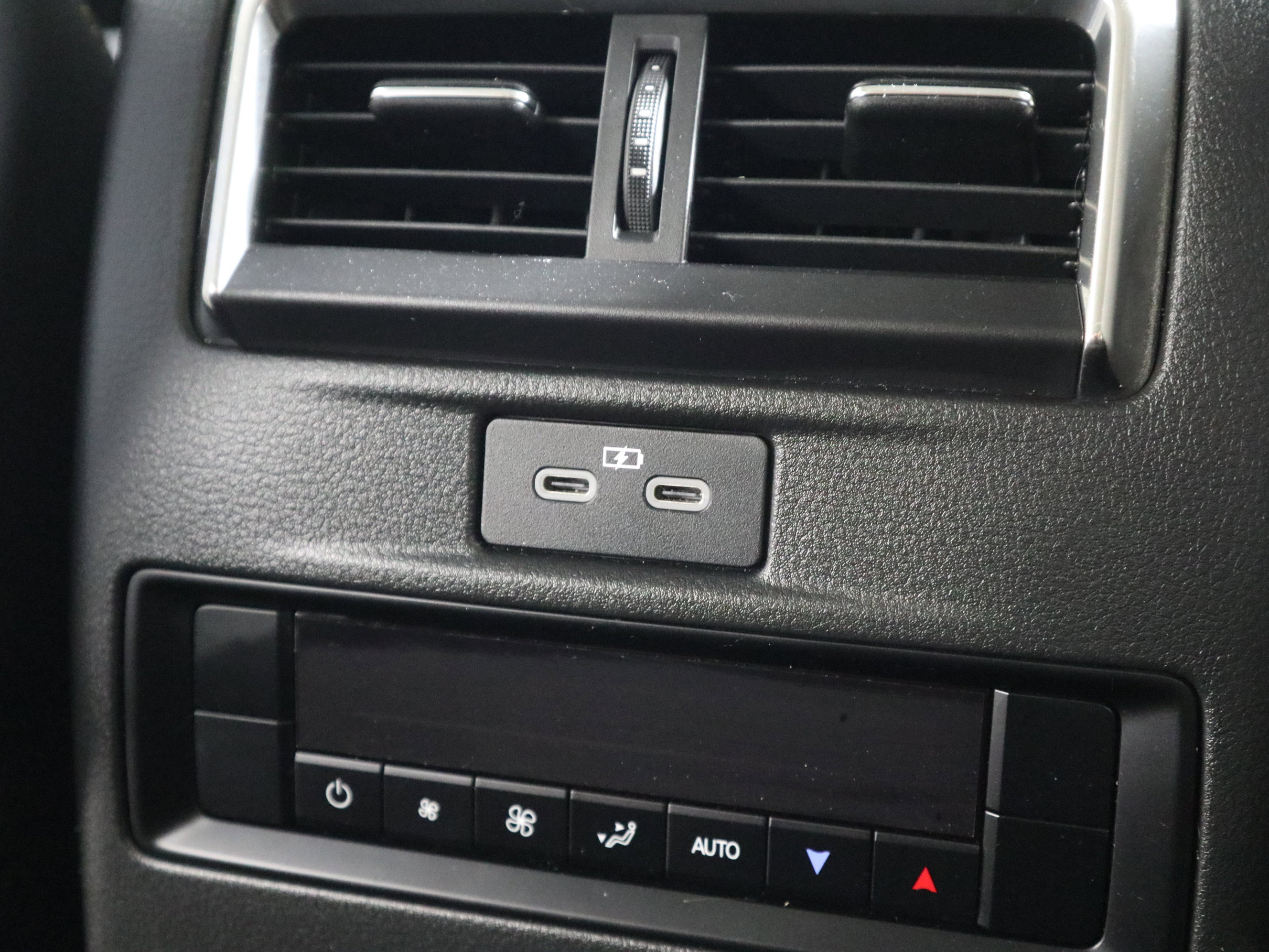 Certified 2025 MAZDA CX-70 Plug-In Hybrid w/ Premium Pkg image 17