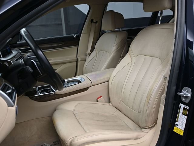 Used 2018 BMW 740i w/ Executive Package RWD image 10