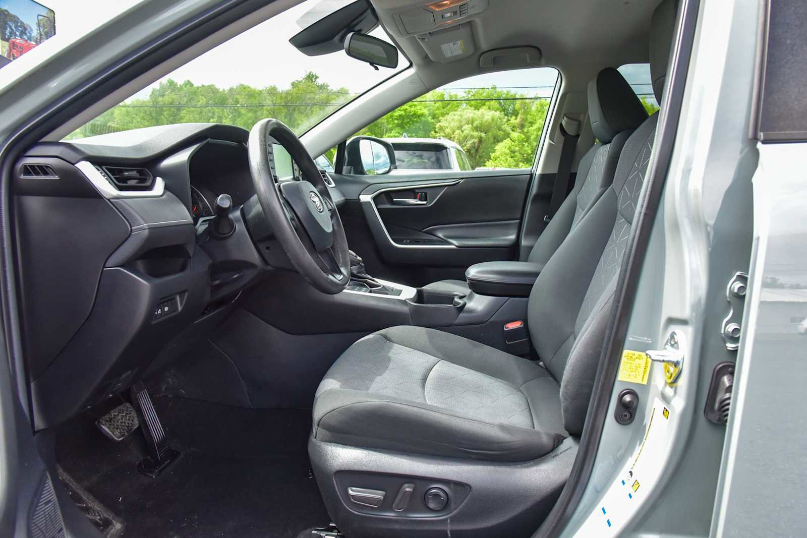 Used 2021 Toyota RAV4 XLE w/ Carpet Mat Package (TMS) AWD/4WD image 14