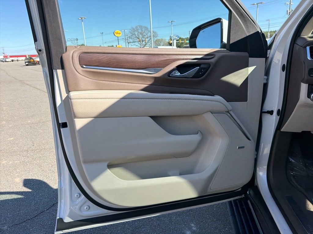 Used 2021 GMC Yukon Denali w/ Denali Premium Package image 12