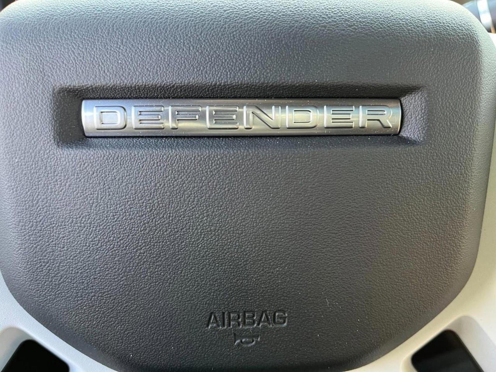 Used 2025 Land Rover Defender 110 X-Dynamic SE image 11