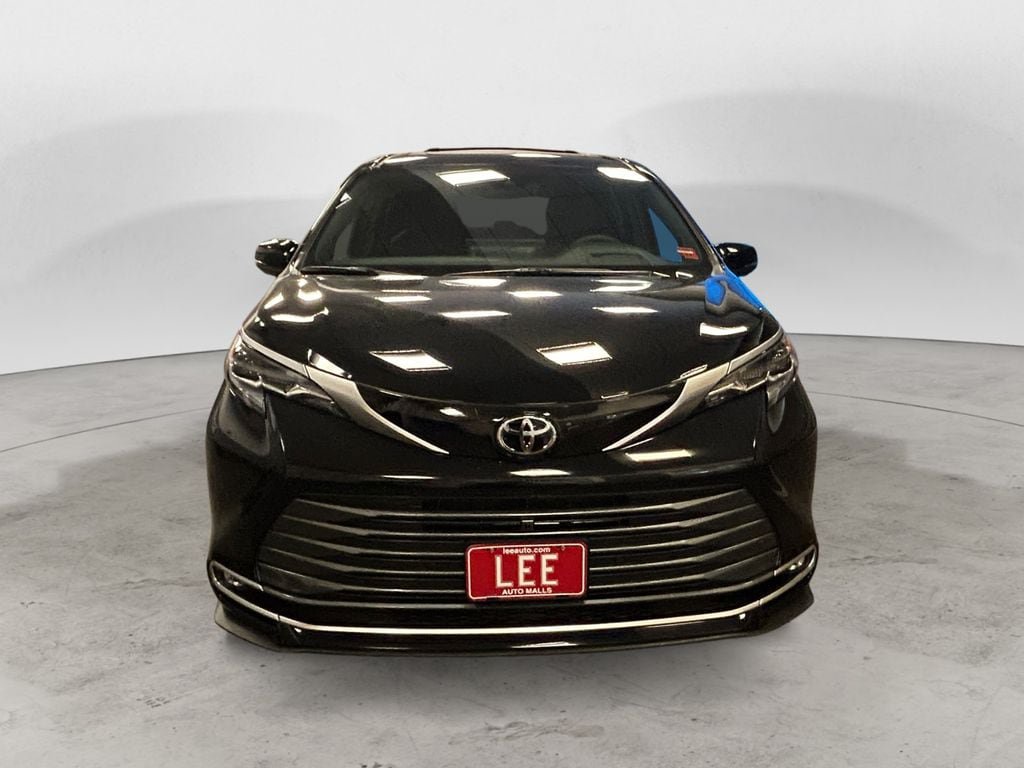 New 2026 Toyota Sienna Platinum AWD/4WD image 8