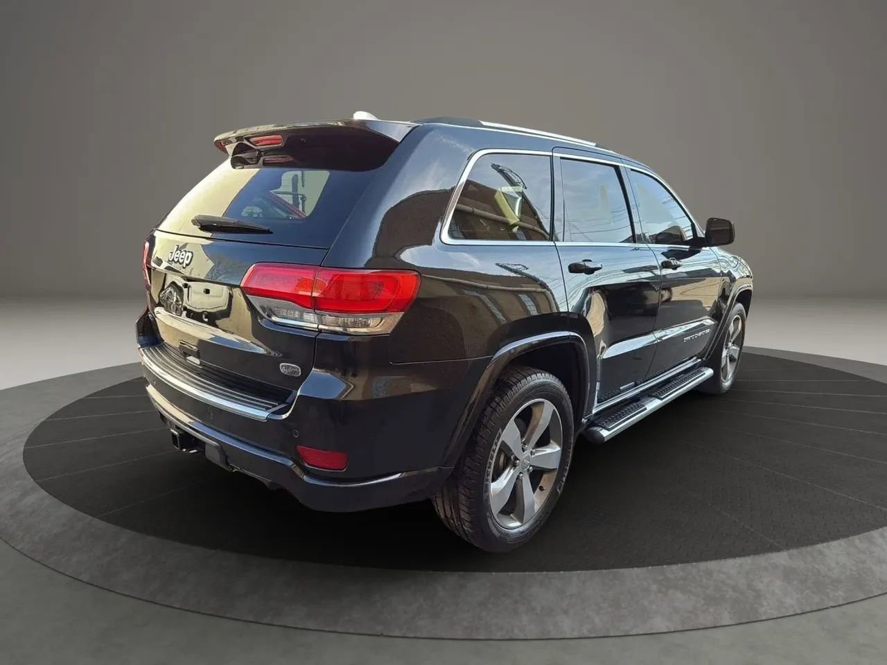 Used 2015 Jeep Grand Cherokee Overland w/ Advanced Technology Group AWD/4WD image 5