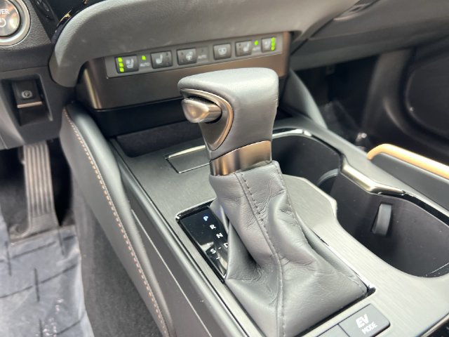 Certified 2025 Lexus ES 300h w/ Luxury Package FWD image 18