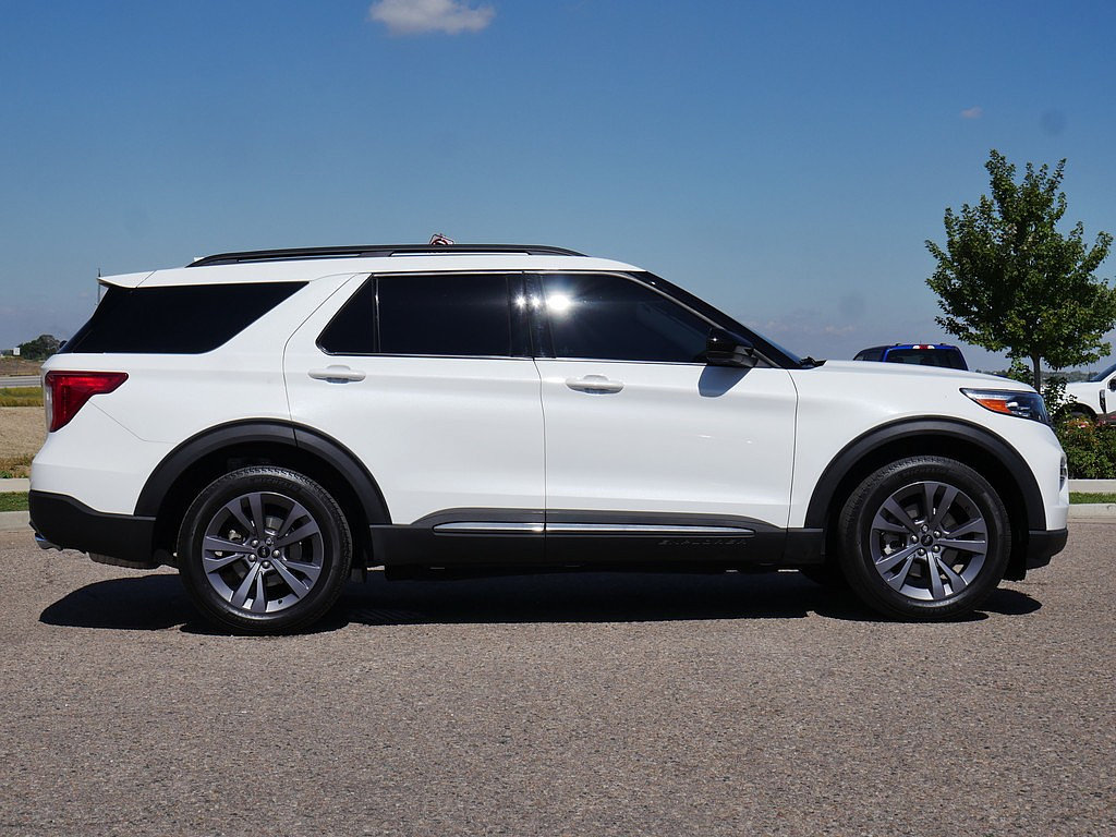 Used 2023 Ford Explorer XLT w/ Equipment Group 202A AWD/4WD image 7