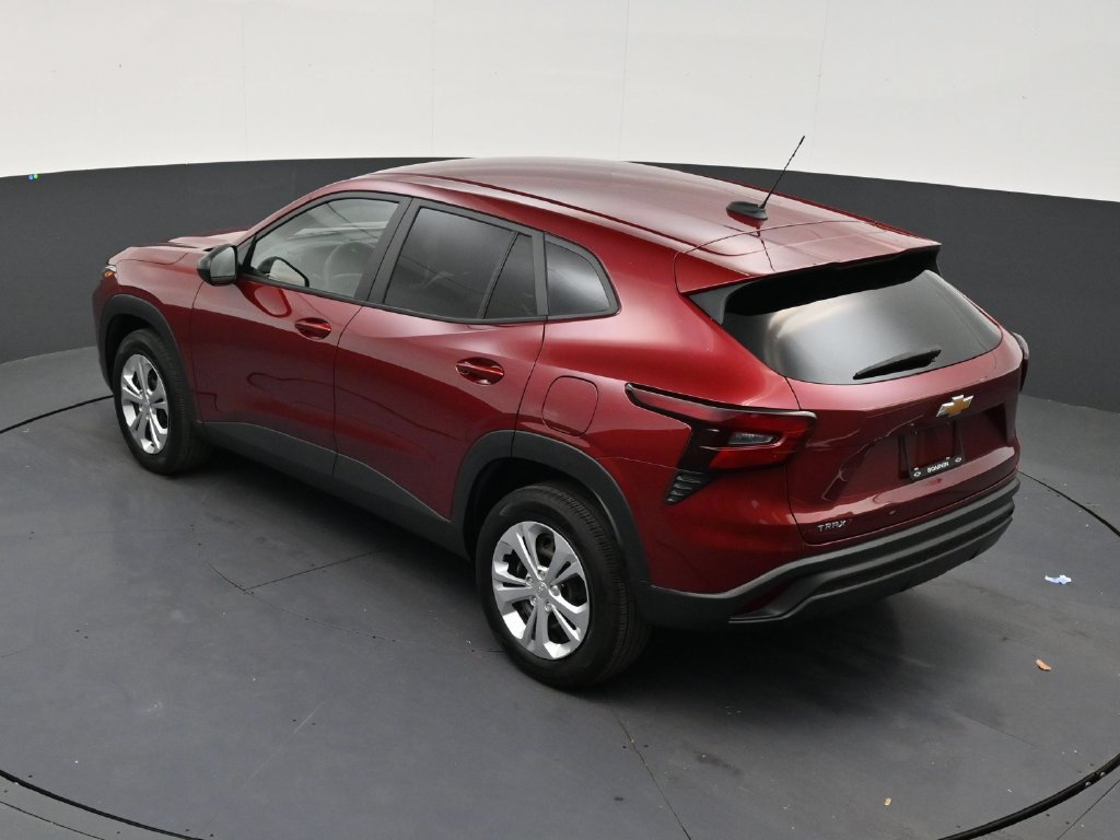 Used 2025 Chevrolet Trax LS FWD image 14