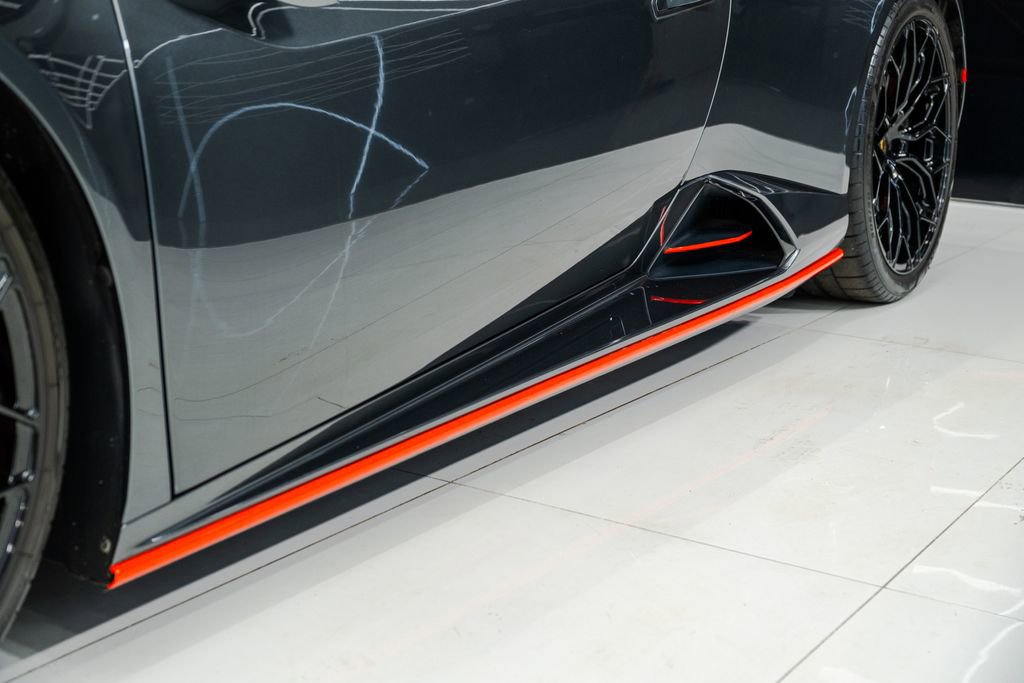 Used 2021 Lamborghini Huracan EVO image 21