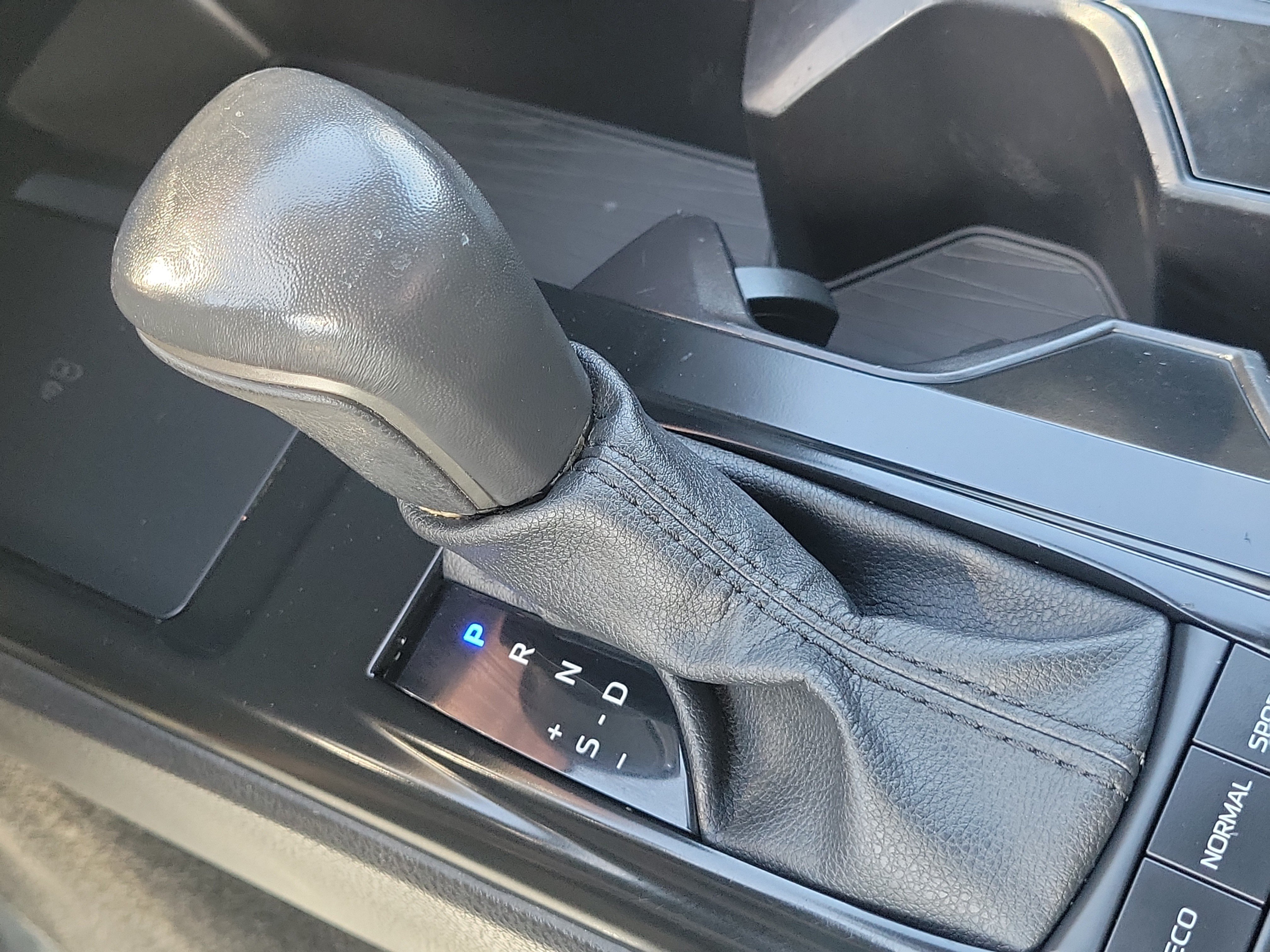 Used 2025 Toyota Camry SE FWD image 23