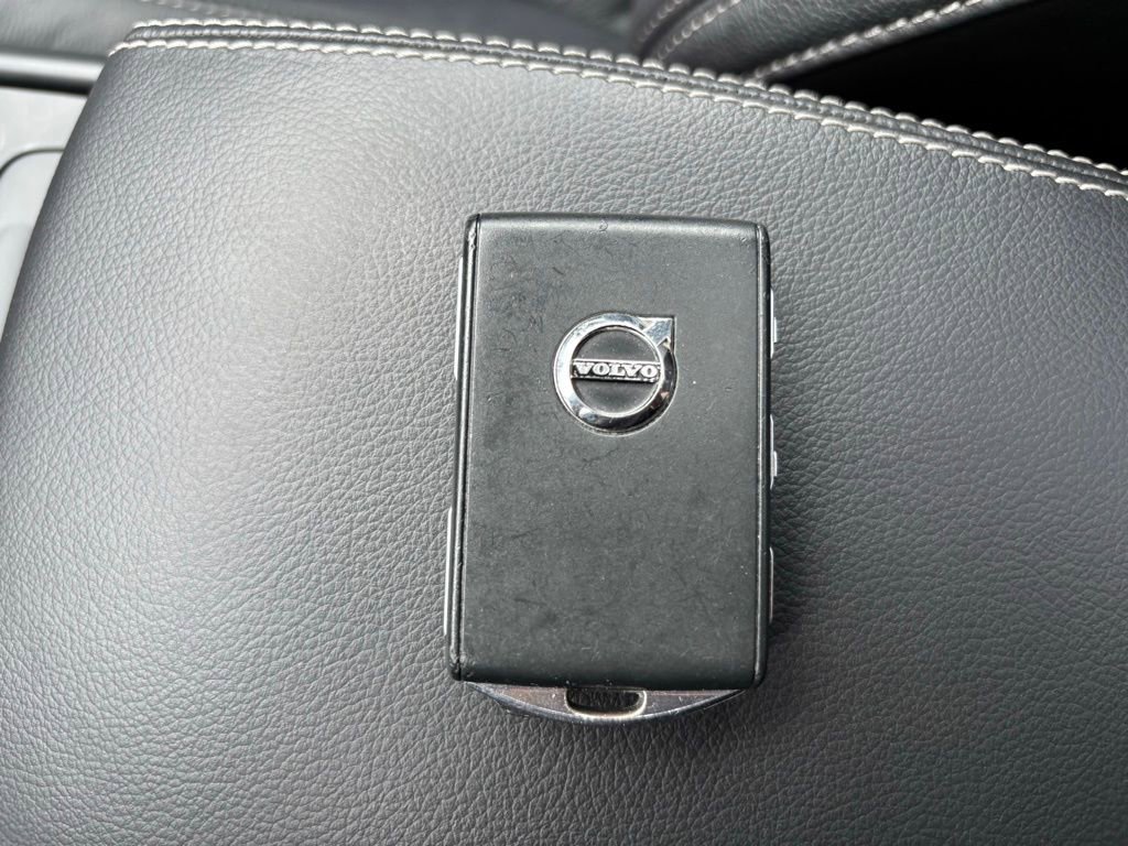 Used 2024 Volvo XC40 B5 Core image 35