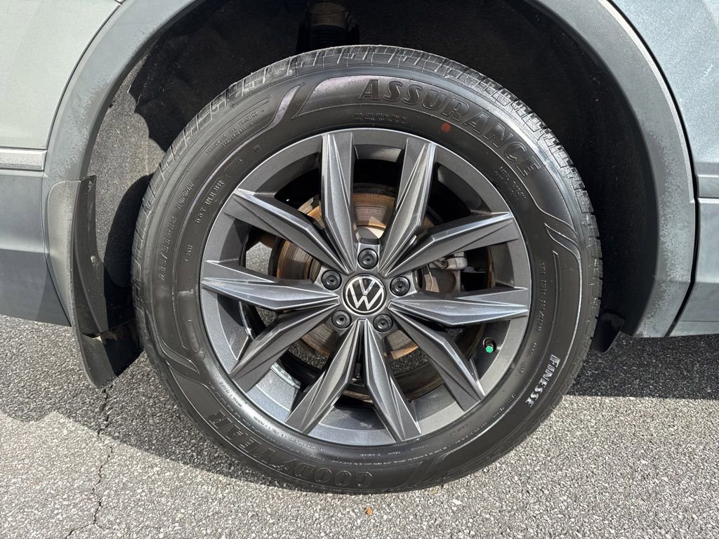 Certified 2023 Volkswagen Tiguan SE w/ Panoramic Sunroof Package image 9