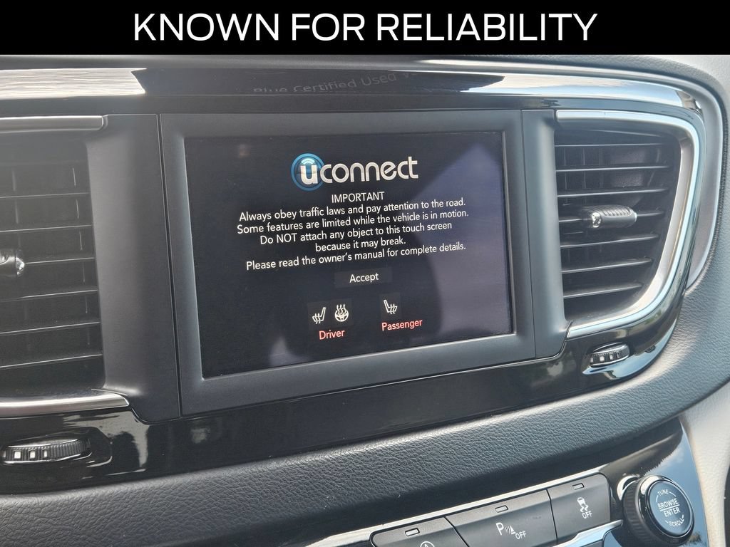 Used 2020 Chrysler Pacifica Touring-L FWD image 25