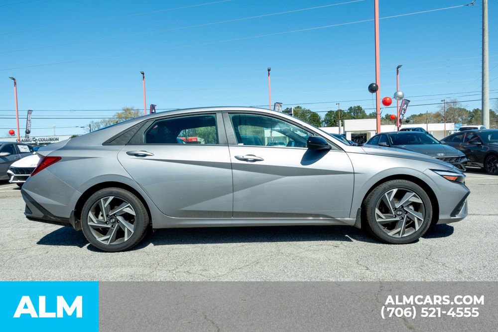 Certified 2025 Hyundai Elantra Sport FWD image 5