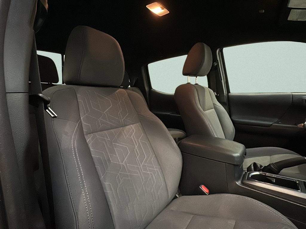 Used 2019 Toyota Tacoma TRD Off-Road w/ Technology Package AWD/4WD image 19