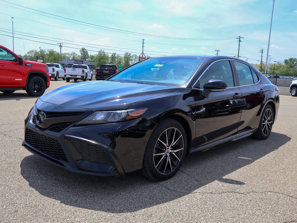 Used 2021 Toyota Camry SE w/ Cold Weather Package FWD image 25