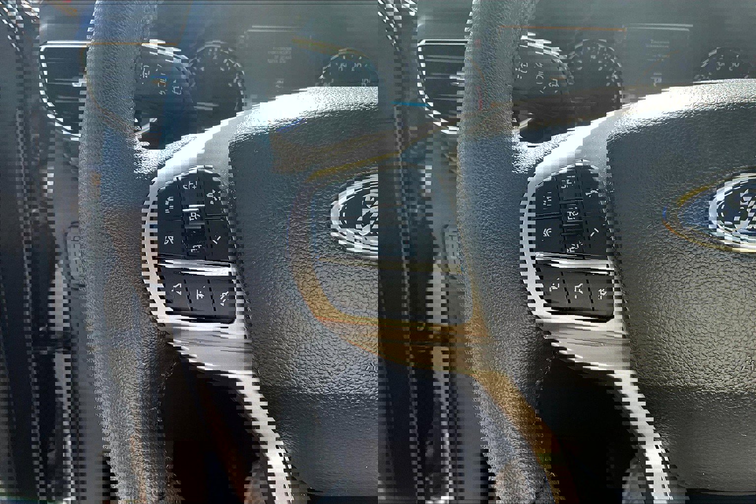 Used 2023 Ford Explorer Limited image 23