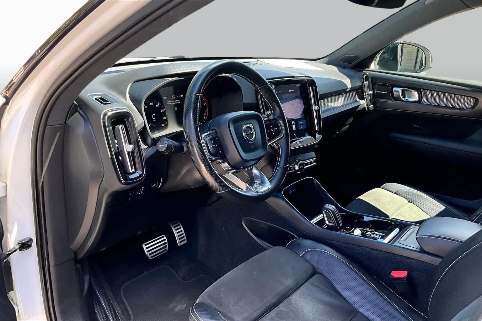 Used 2019 Volvo XC40 AWD T5 image 17