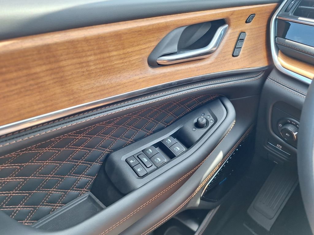 New 2025 Jeep Grand Cherokee L Summit image 27