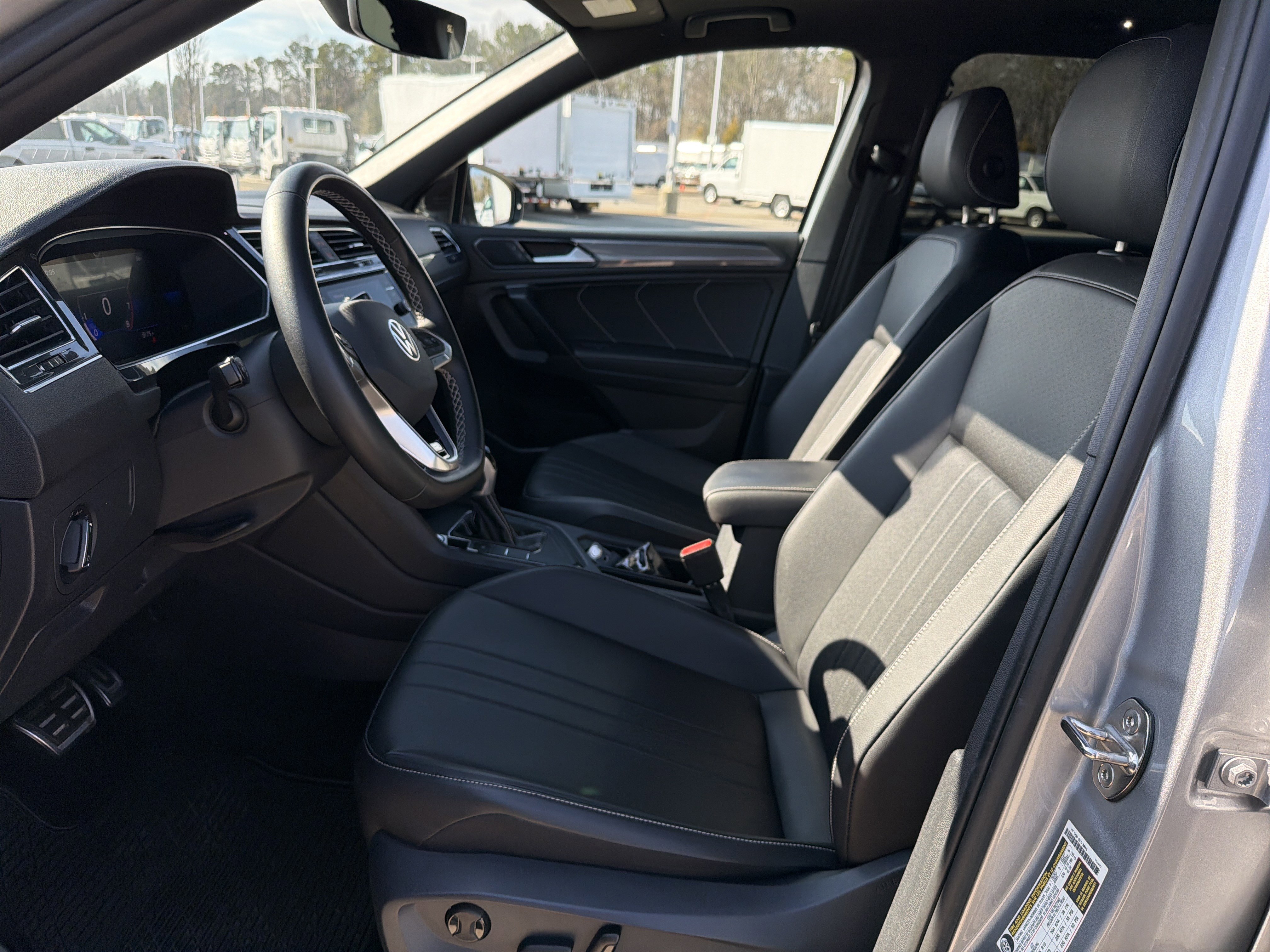 Used 2023 Volkswagen Tiguan SE R-Line image 16