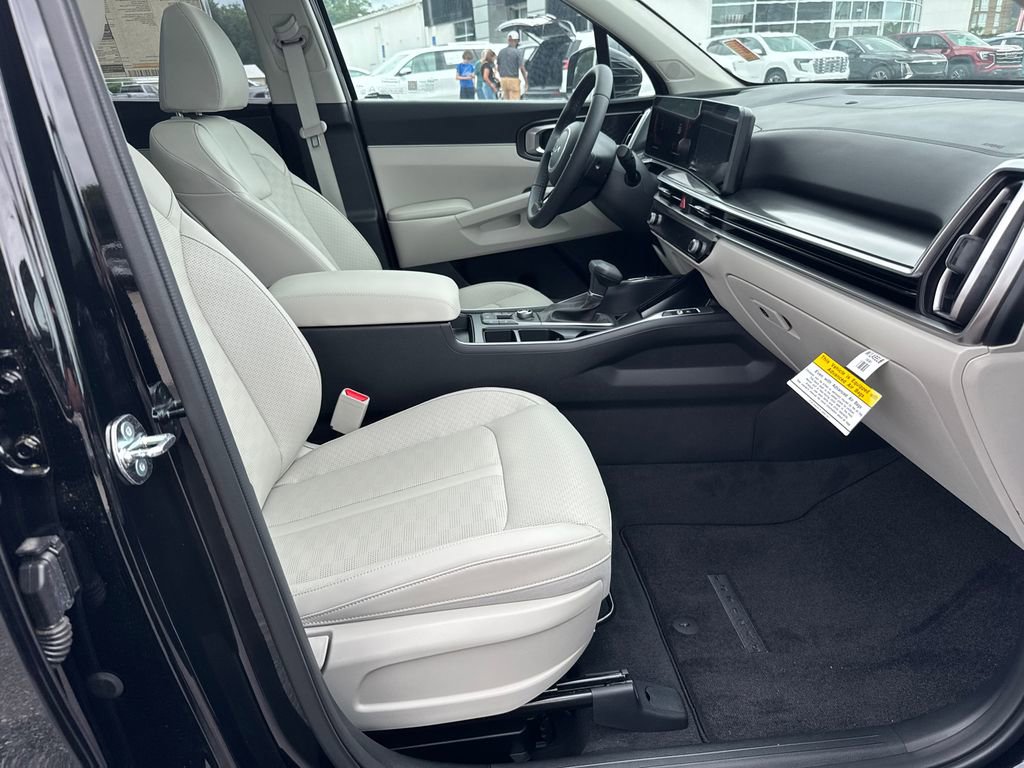 Certified 2025 Kia Sorento S w/ Panoramic Sunroof Package FWD image 13