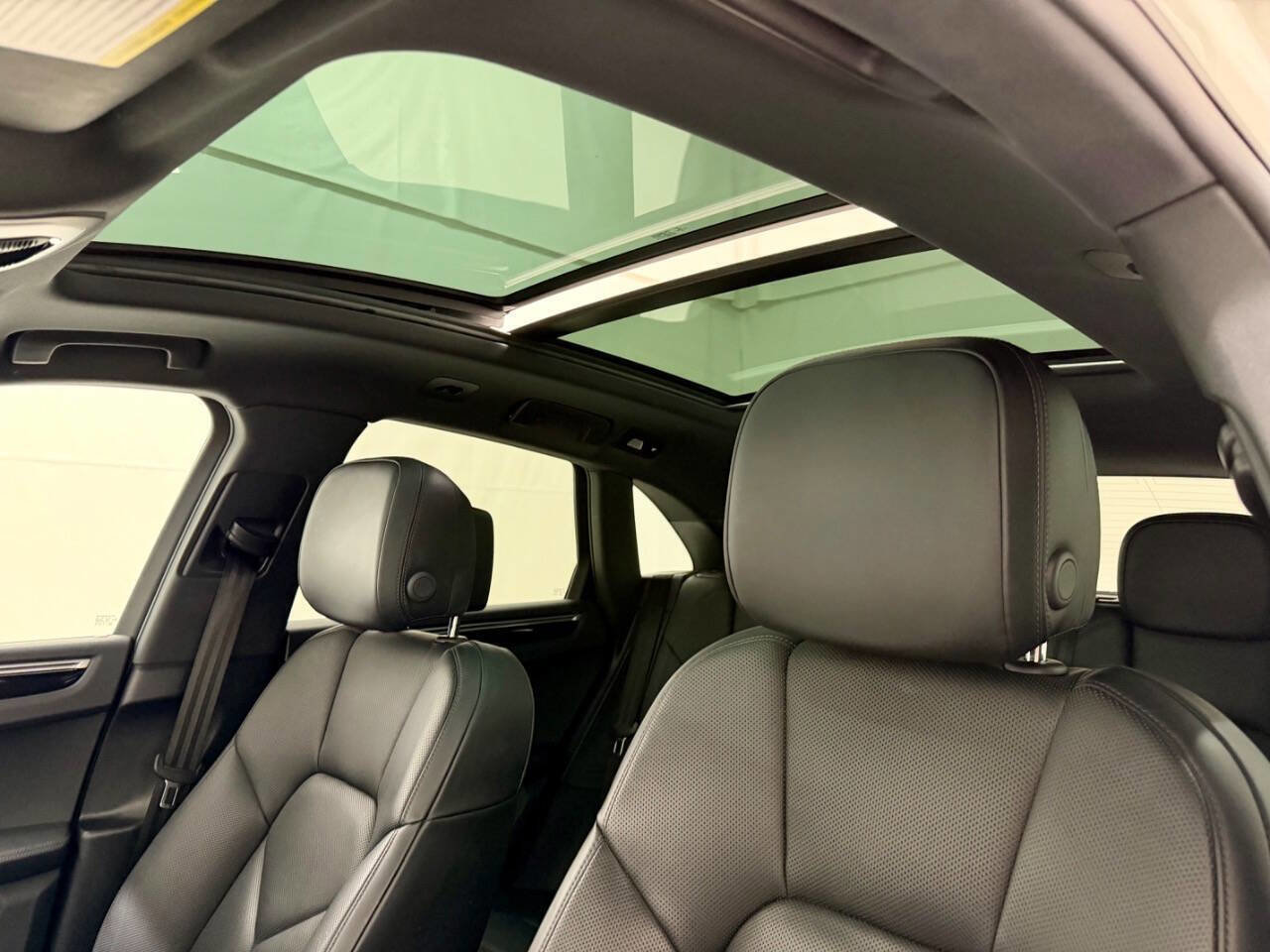 Used 2021 Porsche Macan image 33