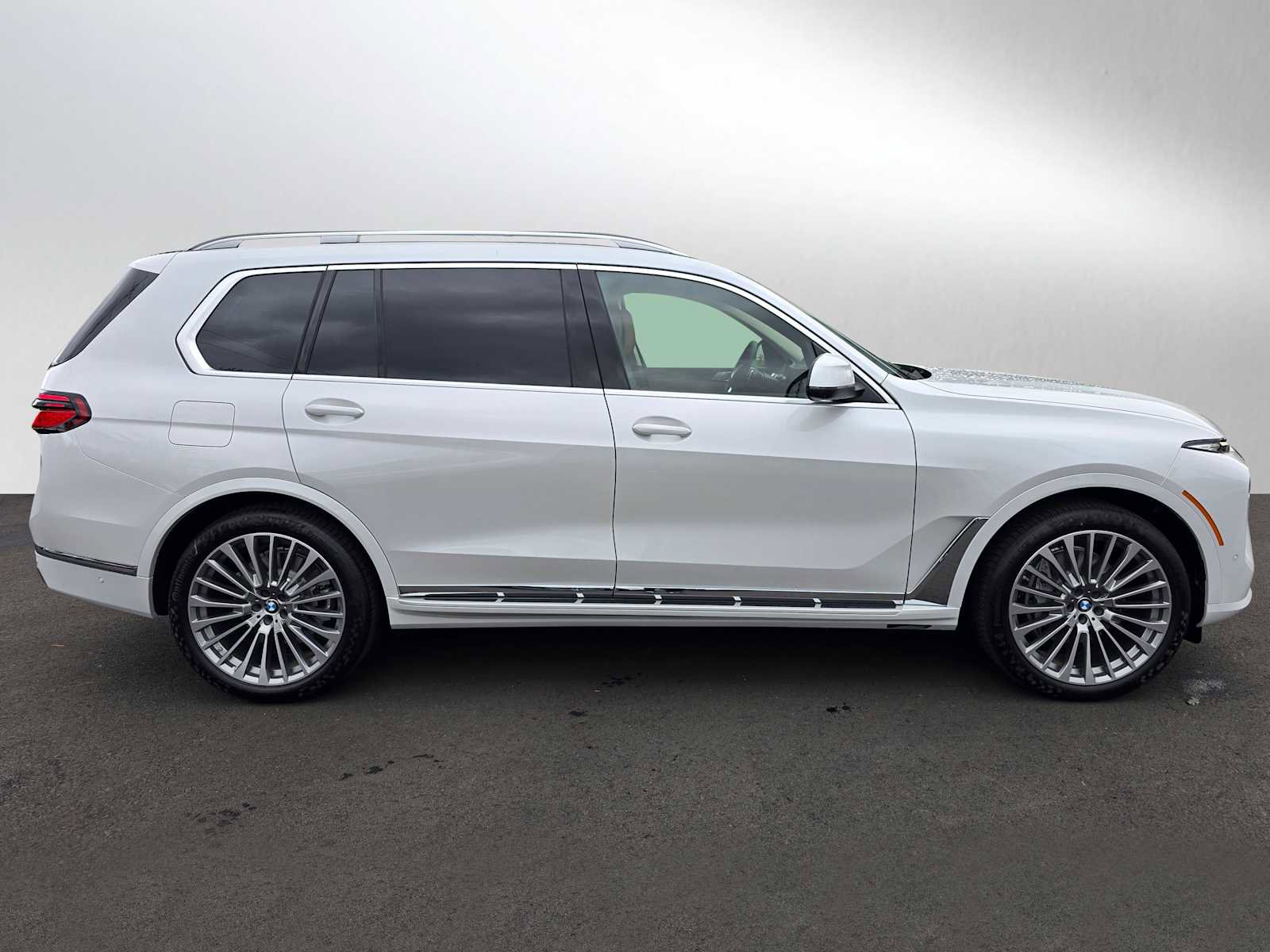 Used 2026 BMW X7 xDrive40i w/ Executive Package image 8
